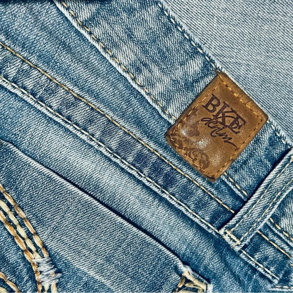 👖🎸BUCKLE BKE Kate Stretch Boot Jeans | Women’s 29‎ | Light Wash Y2K Embroidery